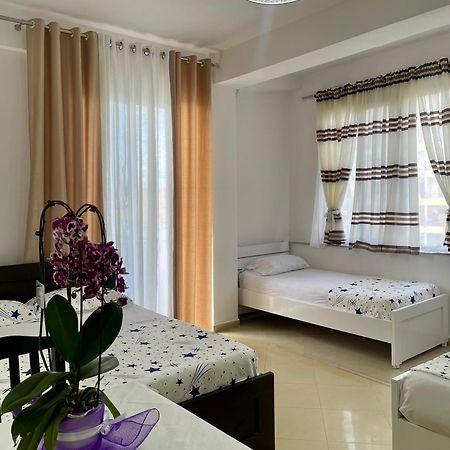 Marra'S Rooms Durres Bagian luar foto