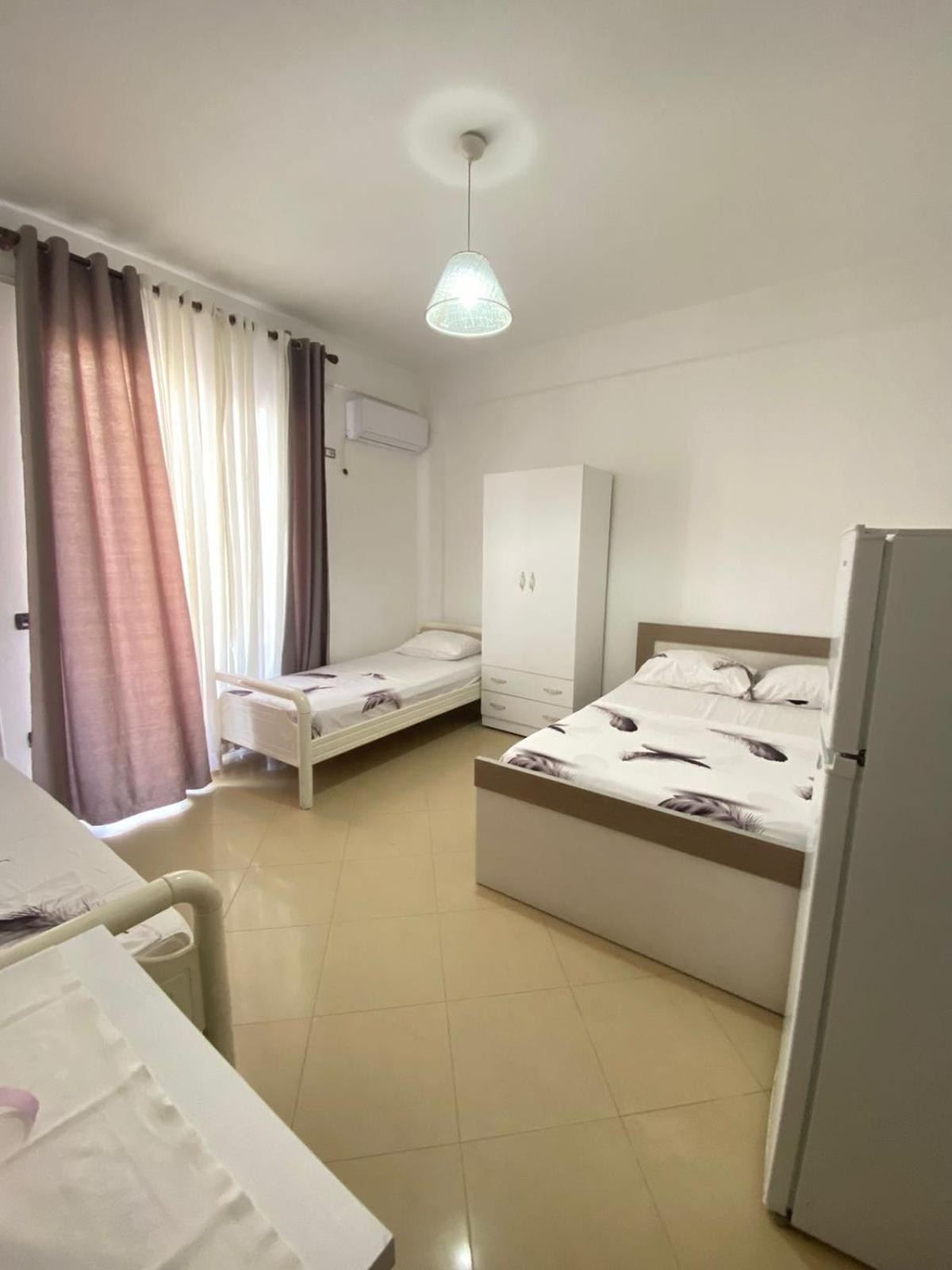 Marra'S Rooms Durres Bagian luar foto