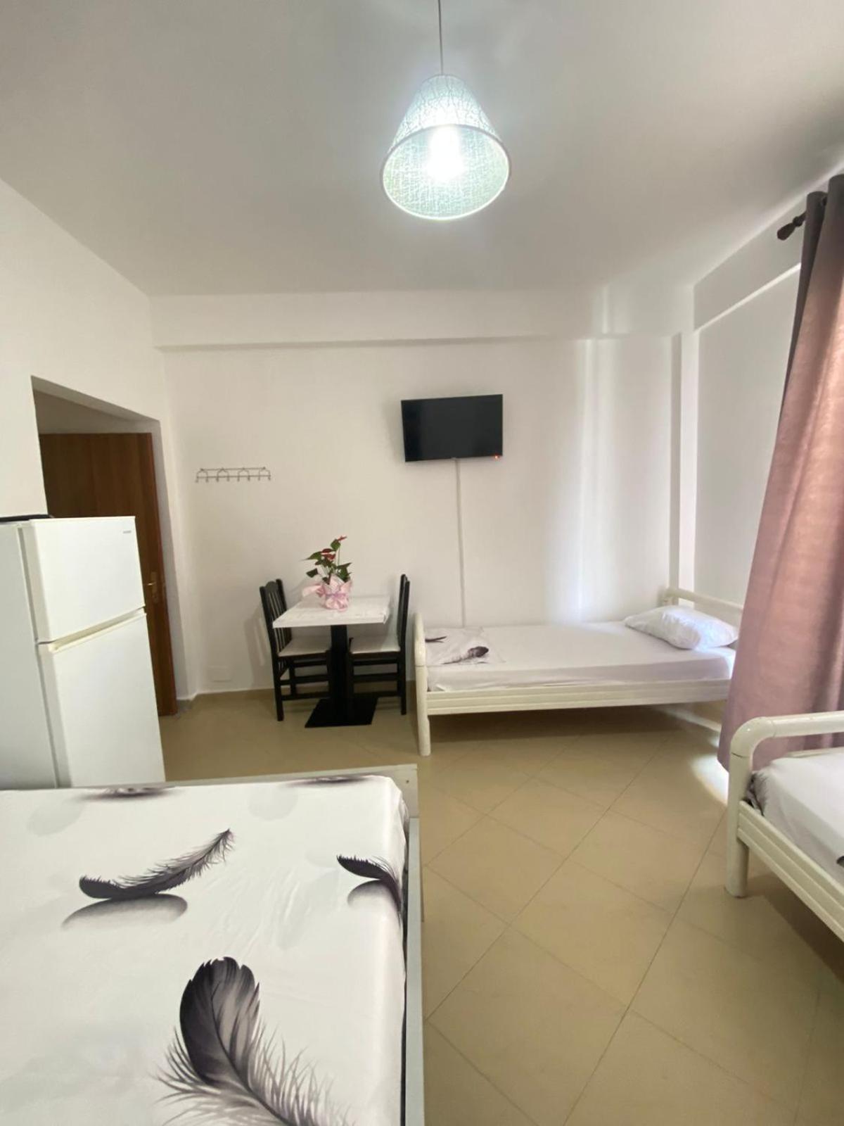 Marra'S Rooms Durres Bagian luar foto