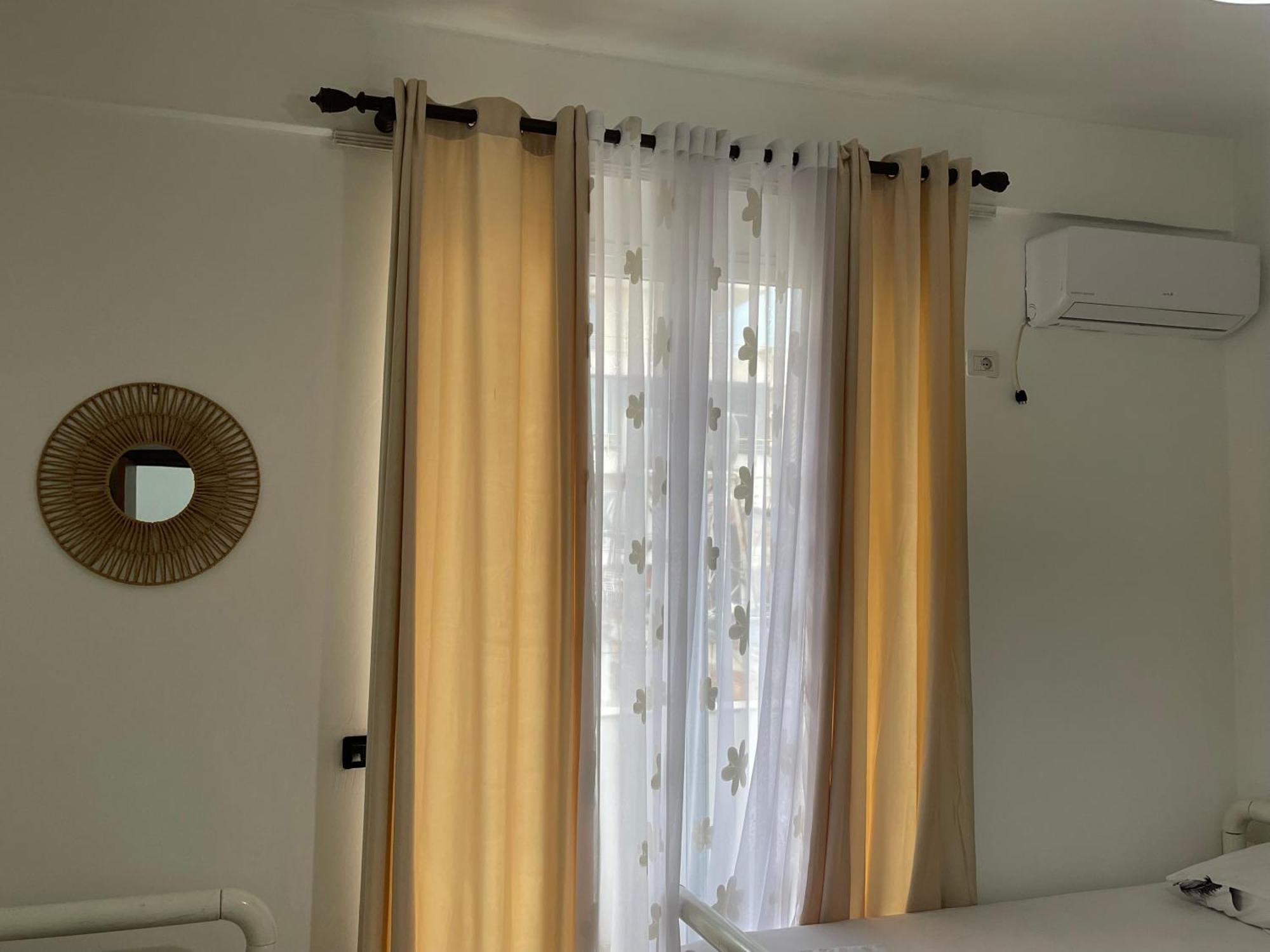 Marra'S Rooms Durres Bagian luar foto
